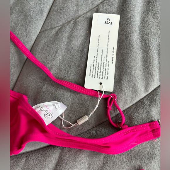 Pink bikinis - Picture 4 of 8